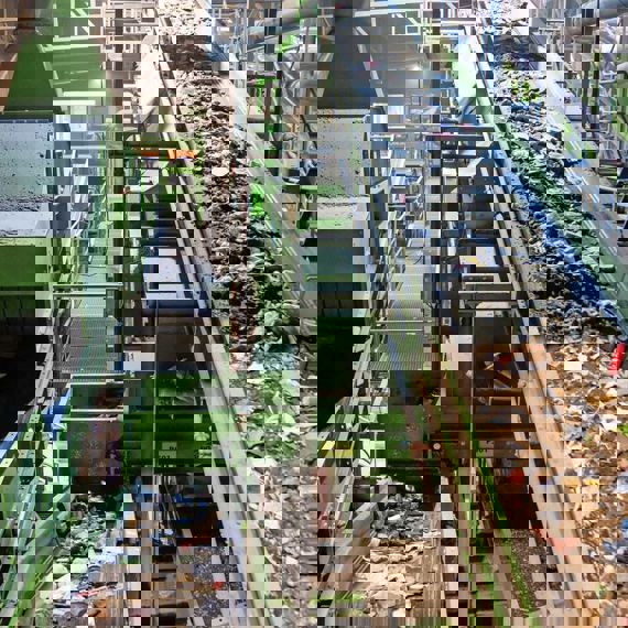 Kabinet legt plastictaks bij burger en afvalsector.